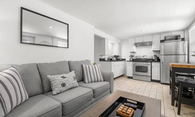 Historic Hyde Park North Apartment | Lil Hyde Out | Cute, Updated Hyde Park Apt