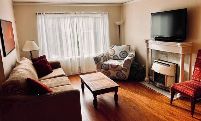 Cultus Lake House | Lil' Old Cottage - rentcultus