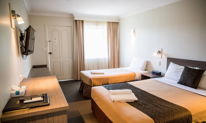 Goulburn Bed & Breakfast | Lilac City Motor Inn Deluxe Twin Room 28