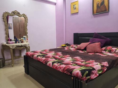 Faridabad House | Lilac room,