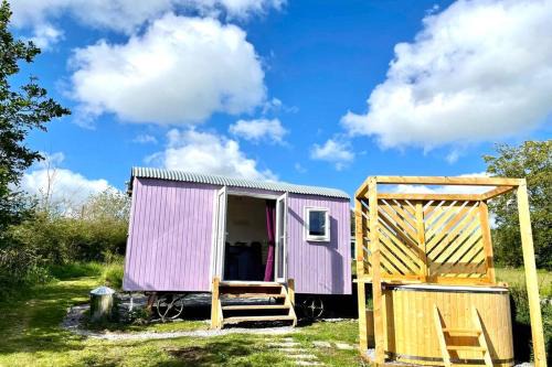 Kilgetty House | Lilac Tree Hut