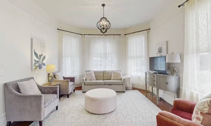 Old Town Eureka Apartment | Lilac Victorian Downstairs-Spacious Water-View Apartment in Historic Old Town