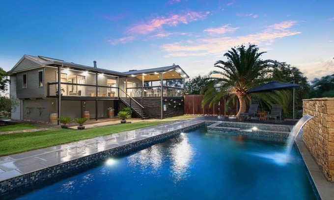 Keinbah House | Lilies Poolside Villa - Romance and tranquility in the heart of Lovedale