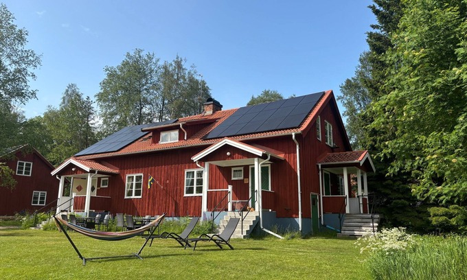 Filipstad Municipality Apartment | Liljekonvalj vacation apartment in Värmland with sauna & rowing boat