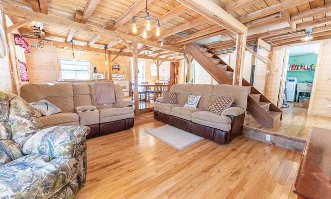 Curtis Cottage | Lillie's Lil Cabin: Fall Vibes Only – Cozy Cabin Stay Awaits!