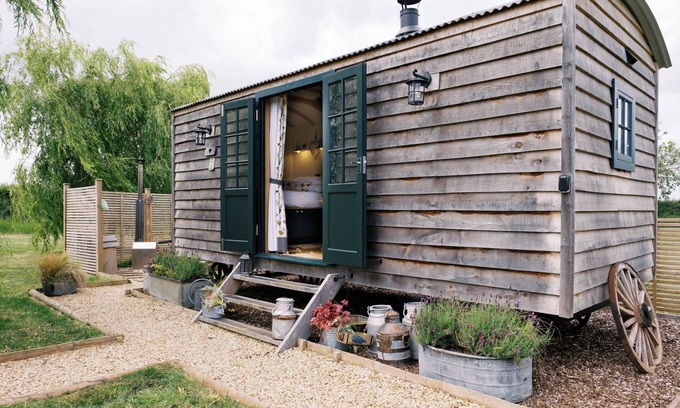 Bottesford Cabin | Lillie's Shepherd's Lodge Retreat & Wellness