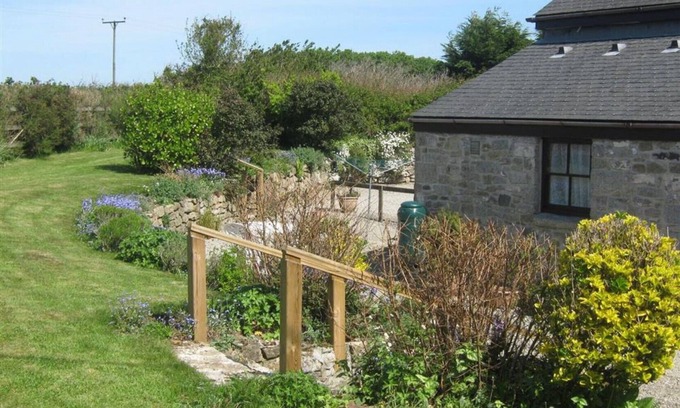 Penryn Cottage | Lilliput, Mabe, far views of the countryside