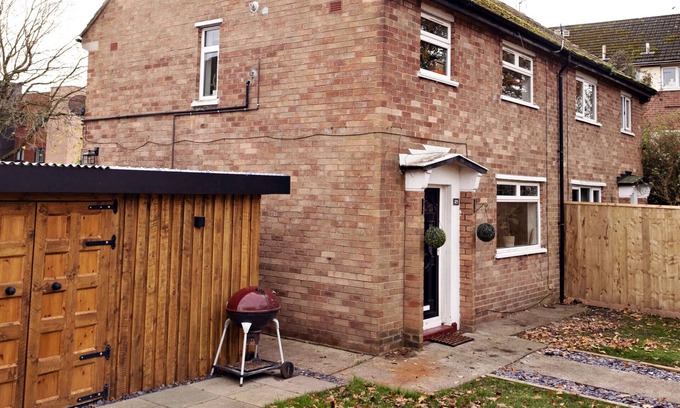 Hoole House | Lilly Cottage Romantic Log Burner & Sauna Retreat