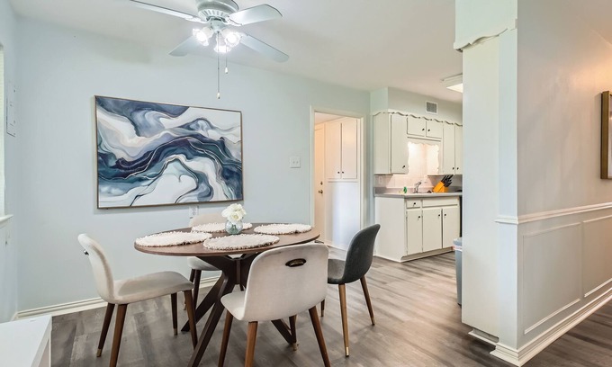 South Arlington House | Lilly's Home: A Tranquil Getaway in Arlington