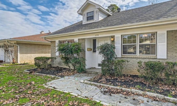Mill Creek Estates House | Lilly’s Retreat – Relaxing Arlington Getaway Near Stadiums & Parks