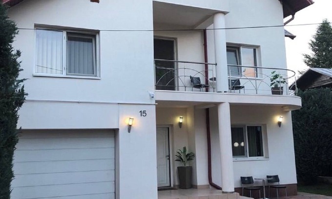 Campina Villa | LILU HOUSE ,4-bedroom villa in peaceful Câmpina with WiFi