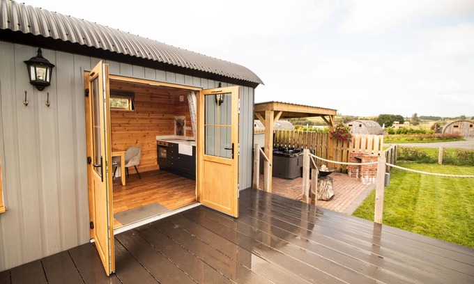 St Harmon Cabin | Lily - a shepherds hut that sleeps 3 guests in 1 bedroom