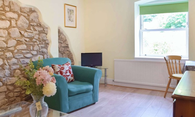 Llanfynydd Cottage | Lily of the Valley - UK47133