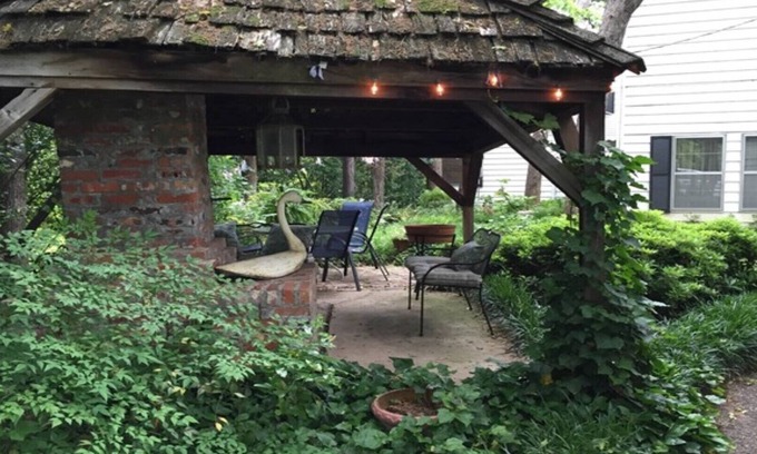 Carter Riverside House | Lily of the Valley Room