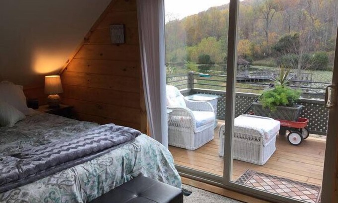 Hood House | Lily Pad | 3 Bed, 2 Bath