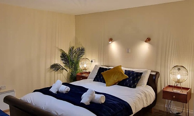 Arrington Cottage | Lily Pad by Paymán Club