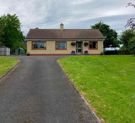 Coolaney House | Lily's - 3 Bedroom Country Cottage with Large Garden