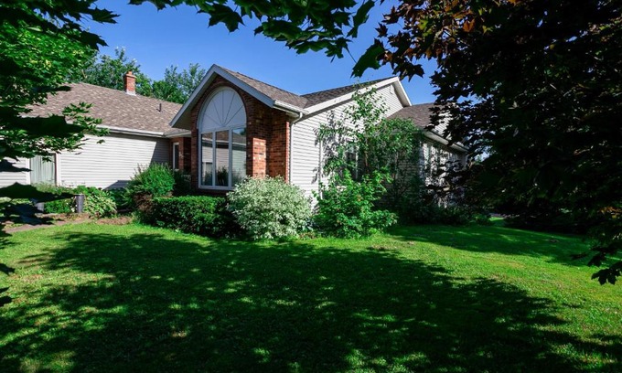 Charlottetown Hotel | Lily's garden