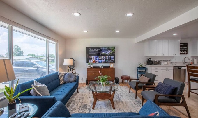 White City House | LilyPad Retreat + Pet friendly