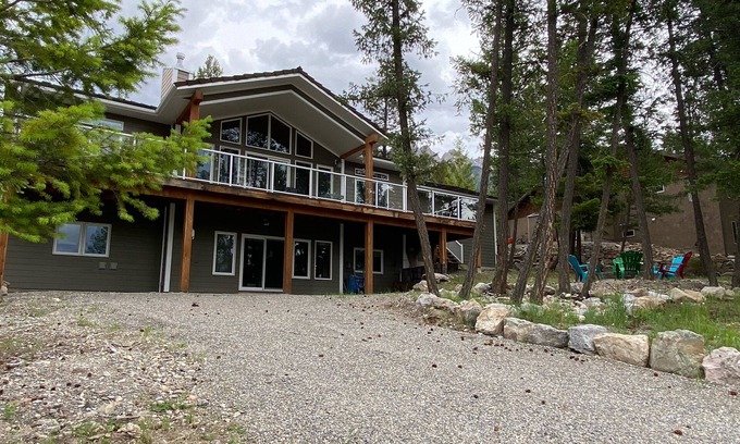 East Kootenay House | Lily’s Nighean - 4 bdr 4 bathroom Custom Home Mountain Retreat