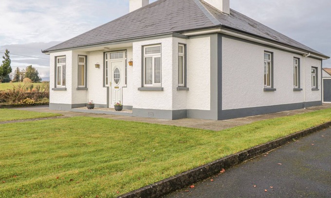 Connacht Cottage | LIME TREE COTTAGE, pet friendly in Foxford, County Mayo