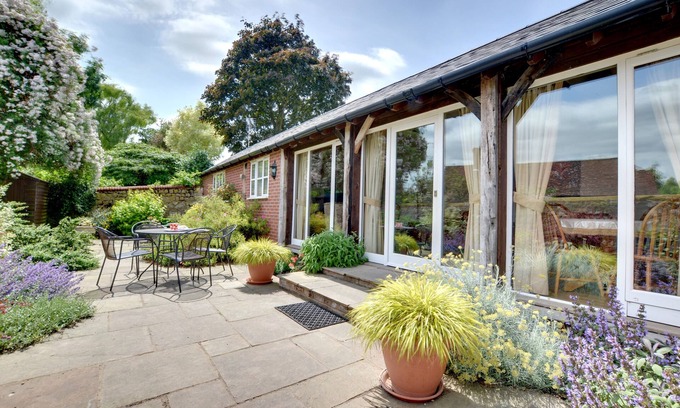 Nettlestead House | Lime Trees - Two Bedroom House, Sleeps 4