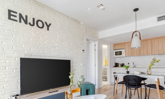 Haro Apartment | limehome Haro | 1-Bedroom Apartment with Balcony