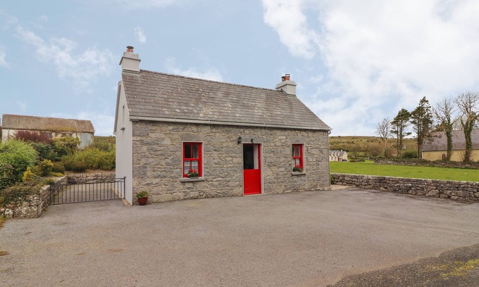 Carran Cottage | LIMESTONE COTTAGE, family friendly in Carron, County Clare