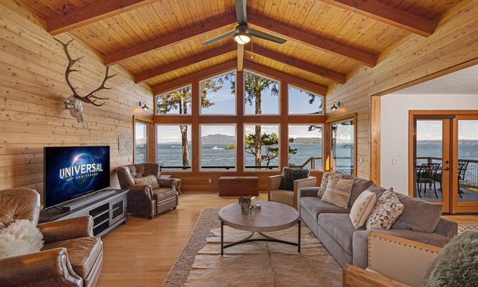 Friday Harbor House | Limestone Lodge: Panoramic Ocean Views & Sauna