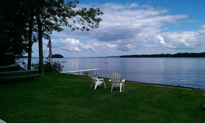 South Hero Cottage | Limited 2024 Rentals: Private beach, dock & clean bay!