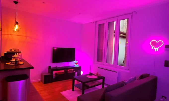 Le Perreux-sur-Marne House | LIMITLESS - Forbidden House