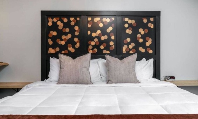 Ellicottville Cabin | Lincoln Boutique Motel- Upper Deluxe King #11