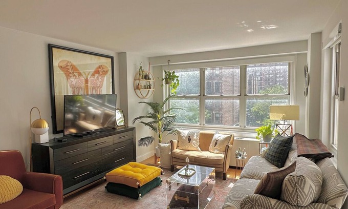Lincoln Square Apartment | Lincoln Center Oasis - Luxury Apartment