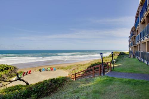 Lincoln Beach Apartment | Lincoln City Beach Condo Clubhouse and Pool Access!