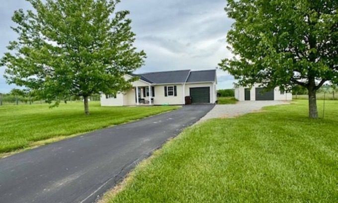 Springfield House | Lincoln Farmhouse-Bourbon Trail-Farm Stay