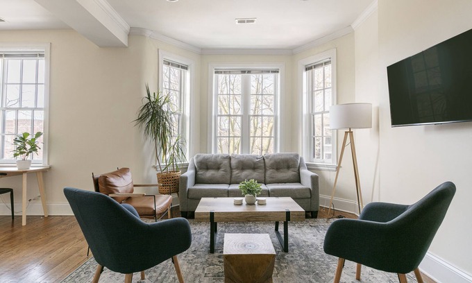 Sheffield and DePaul Apartment | Lincoln Park Charm Near Everything + On site Parking Spot Included