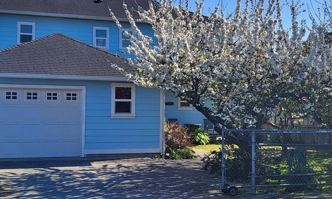 Arcata House | Lincoln & Sunset Townhouse