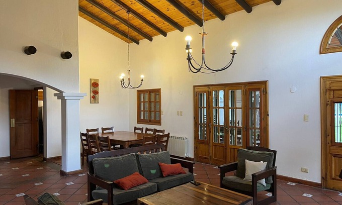 Chacras de Coria House | Lindísima casa con jardín y pileta en Chacras