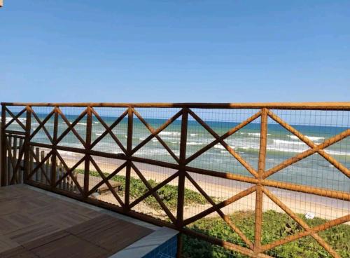 Ipitanga House | Linda casa beira da praia