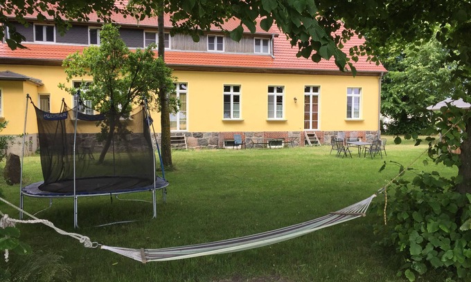 Altenkirchen Apartment | Linden apartment in the Reidervitz manor house, 1.3 km to the beach