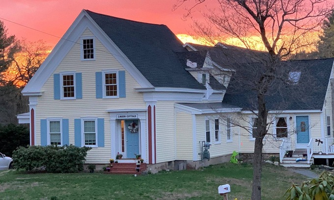 Plaistow House | Linden Cottage - comfort, connection, convenience