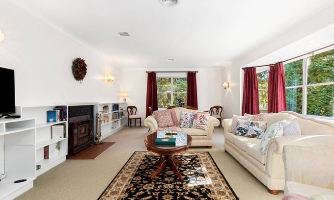 Mount Wilson House | LINDEN -SPECIALS ON NOW !