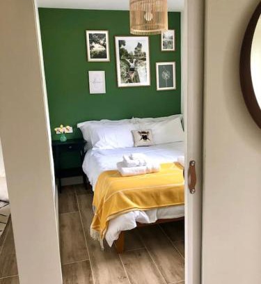 Goring Apartment | Linden Suite
