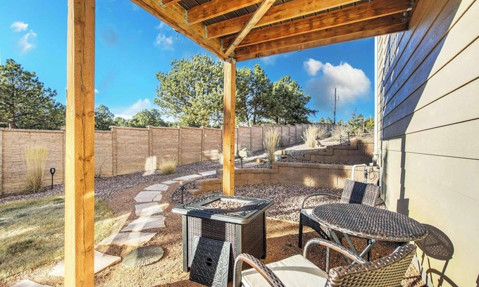 Woodmoor House | Lindenmere Retreat! Private Suite w Fire Pit