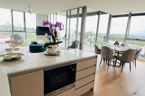 Lindfield Apartment | Lindfield steps to train and shopping