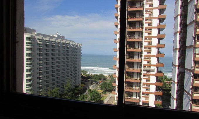 Barra da Tijuca Apartment | Lindo apto de 2 quartos e 2 banheiros sociais no Barramares com comércio próximo, piscina aquecida, quadras, parquinhos, brinquedoteca, empréstimo de cadeiras e barracas de praia, condomínio em frente à praia, apartamento limpíssimo, equipado, tudo novo