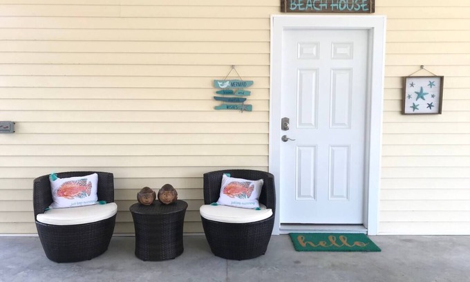 Tranquil Harbour House | Linens included - Studio apt with bikes & fire pit, walk to beach!