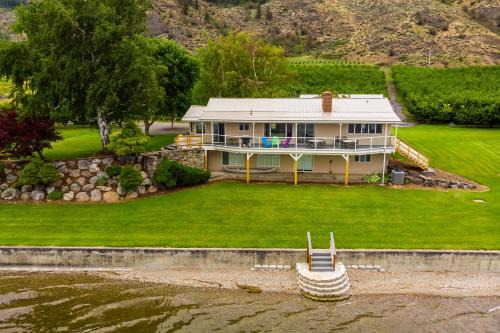 Oroville House | Linger Longer Lakeside Cottage
