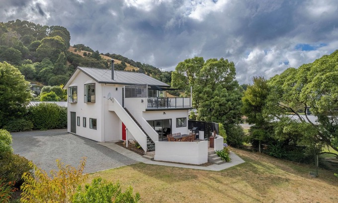 Duvauchelle House | Links Lifestyle - Duvauchelle Holiday Home