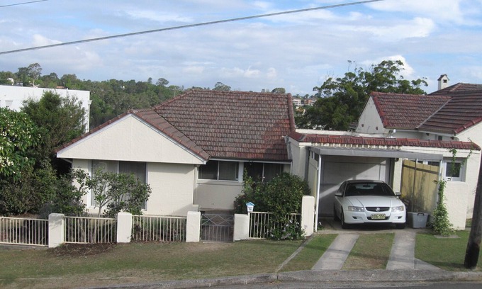 Linley Point House | Linley Point Harbourview 2 bedroom pet-friendly home with disabled facilities.